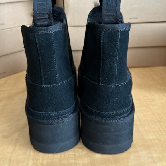 Ugg Women’s Neumel Platform Chelsea Boot - Picture 2 of 8